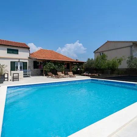 Feriehus In With Wi-fi Debeljak