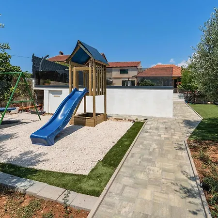 Feriehus In With Wi-fi Debeljak